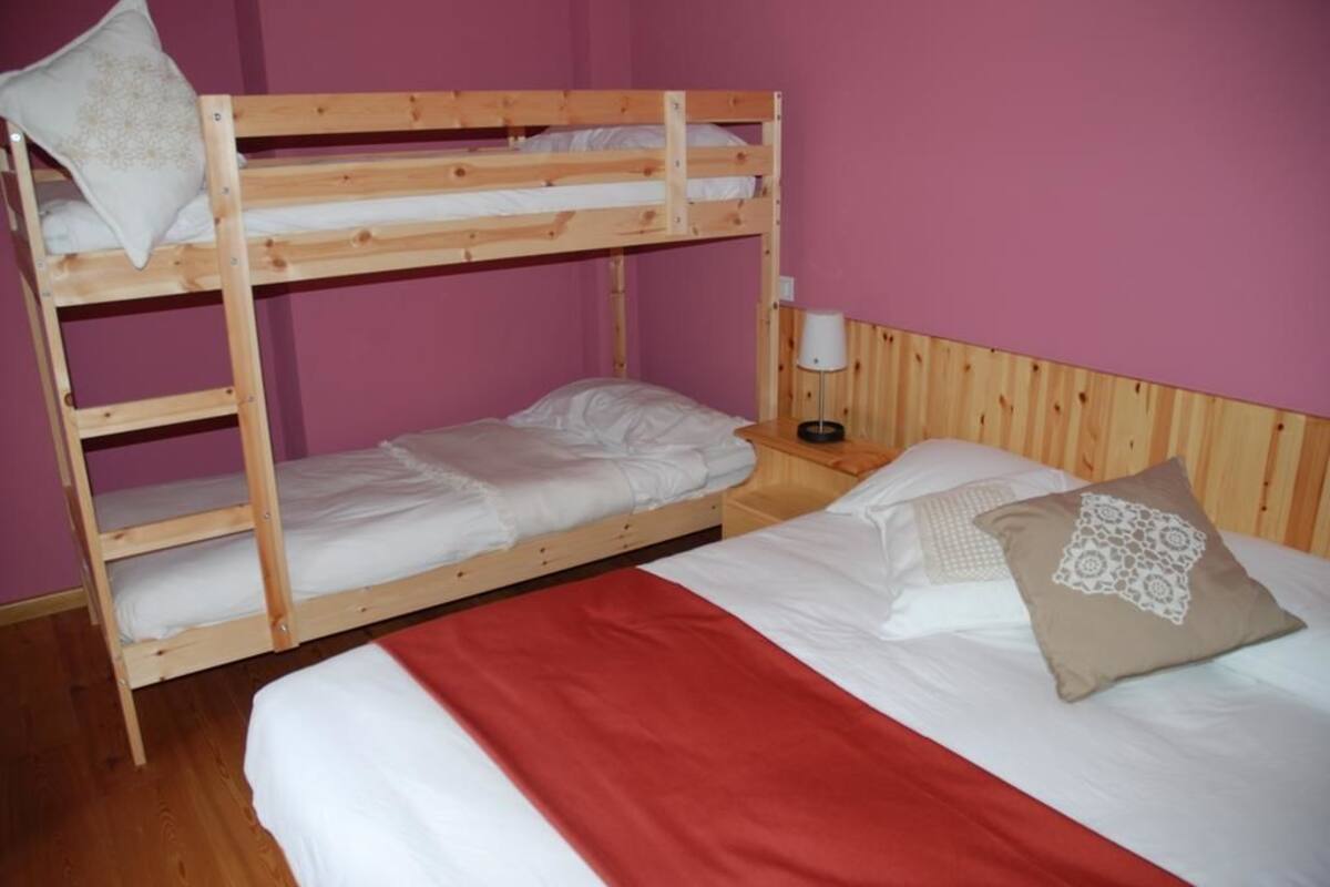 Habitación cuádruple | Escritorio y wifi gratis