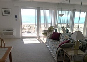 Condo, 1 Bedroom | Living area