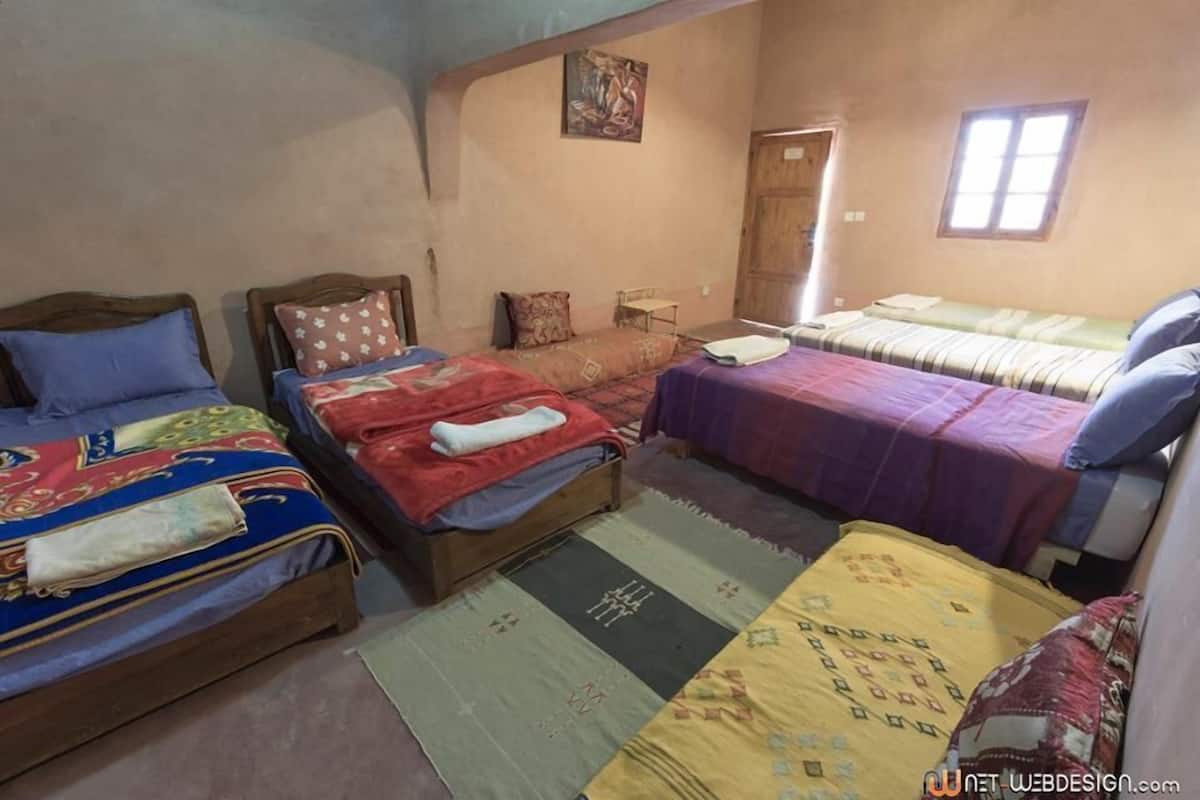 Family Shared Dormitory, Mixed Dorm | Desk, free WiFi
