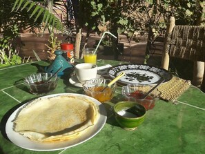 Free daily local cuisine breakfast 