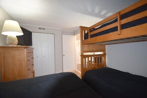 公寓式客房, 2 间卧室 | 2 多间卧室、熨斗/熨衣板、免费 WiFi