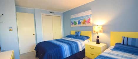 Condo, 2 Bedrooms | 2 bilik tidur, seterika/papan seterika, Wi-fi percuma