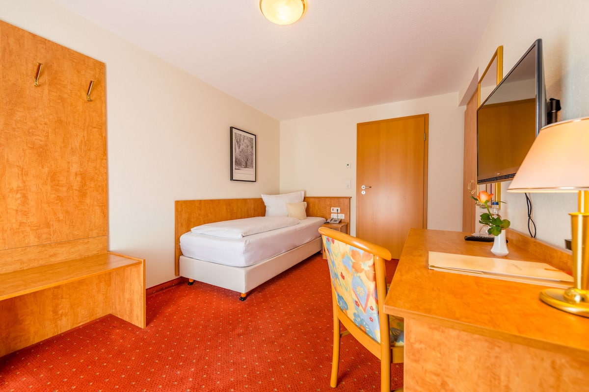 Habitación individual estándar | Ropa de cama de alta calidad y caja de seguridad en la habitación