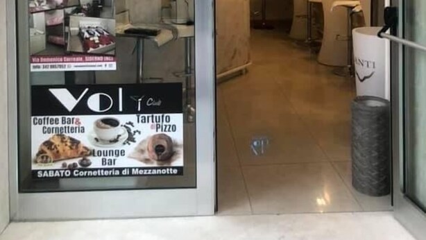 A cafe with a stone wall interior, a visible sign for 'Volti Coffee Bar & Cornetteria', and a 'Lounge Bar' advertisement. - Volì club Bed & Breakfast (Siderno)
