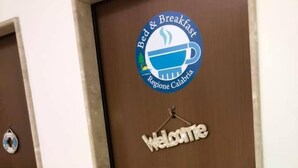 A door with a 'Welcome' sign and a 'Bed & Breakfast' logo. - Volì club Bed & Breakfast (Siderno)