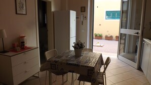 Estudio Deluxe | Servicio a la habitación
