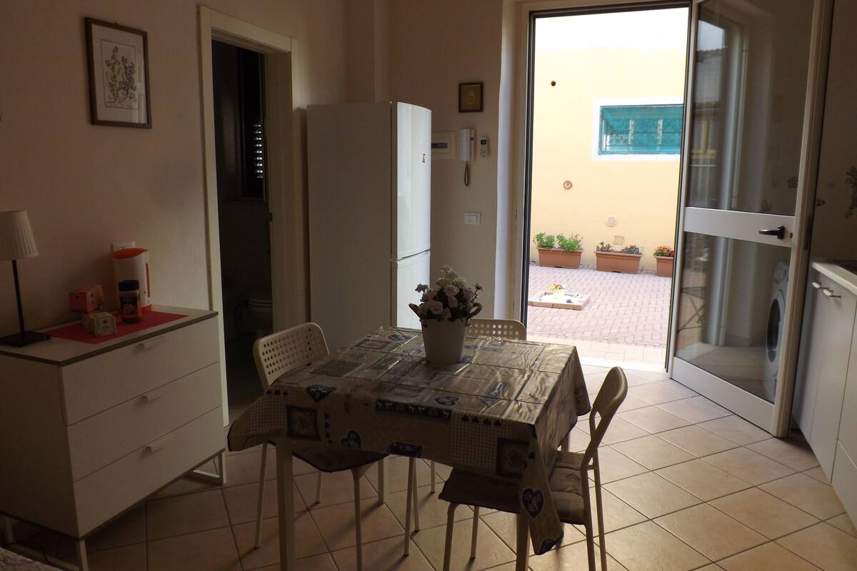 Deluxe Studio | In-room dining