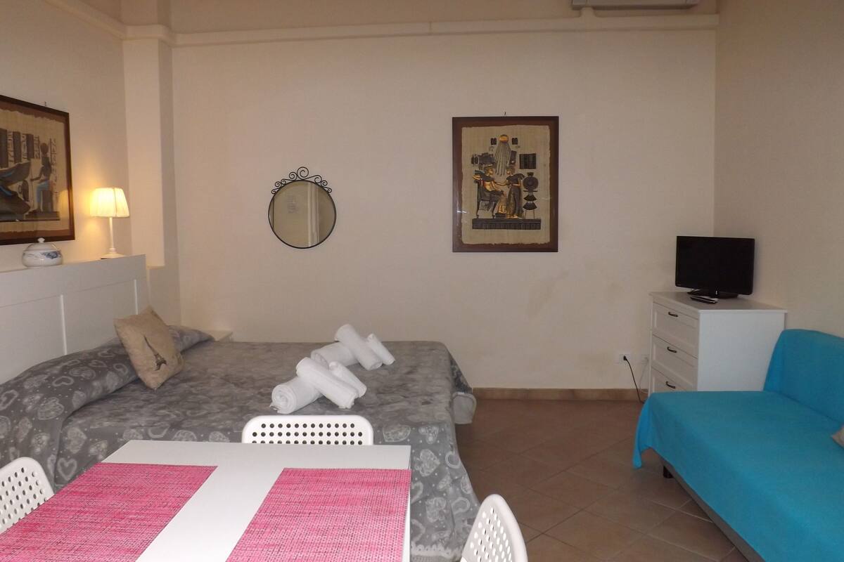 Studio, Terrace | Frette Italian sheets, memory foam beds, soundproofing, WiFi (free)