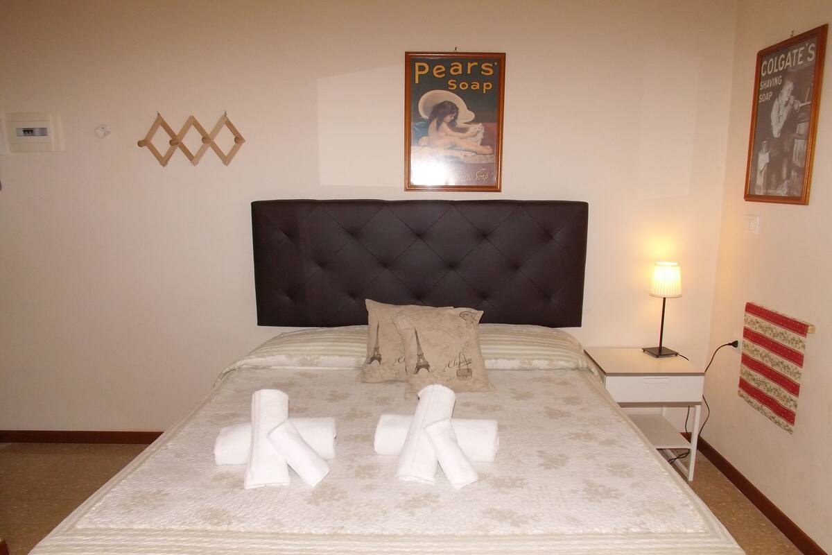 Apartment, 2 Bedrooms | Frette Italian sheets, memory foam beds, soundproofing, WiFi (free)