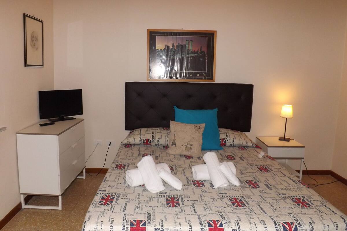 Triple Room | Frette Italian sheets, memory foam beds, soundproofing, WiFi (free)