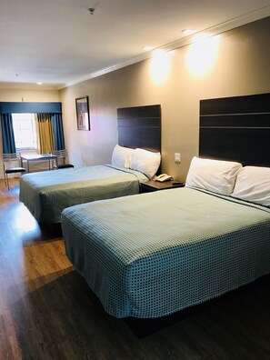 Chambre Standard, 2 lits doubles, fumeur | Bureau, fer et planche à repasser, accès au Wi-Fi (inclus)