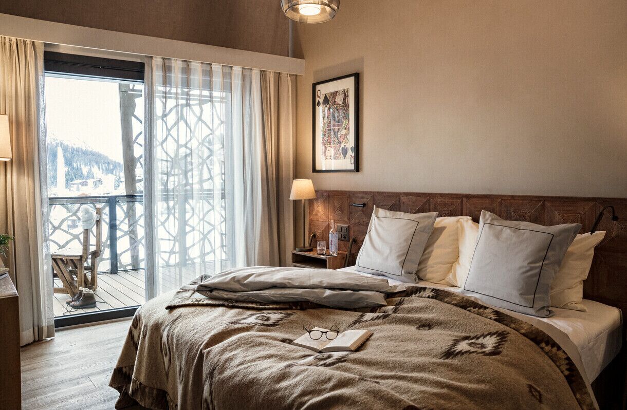 2 bedrooms, hypo-allergenic bedding, minibar, in-room safe