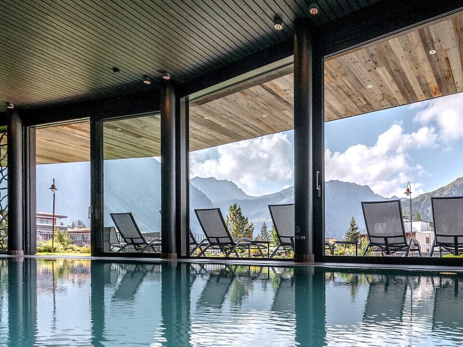 Badstue, dampbad, massasje med varme steiner og idrettsmassasje