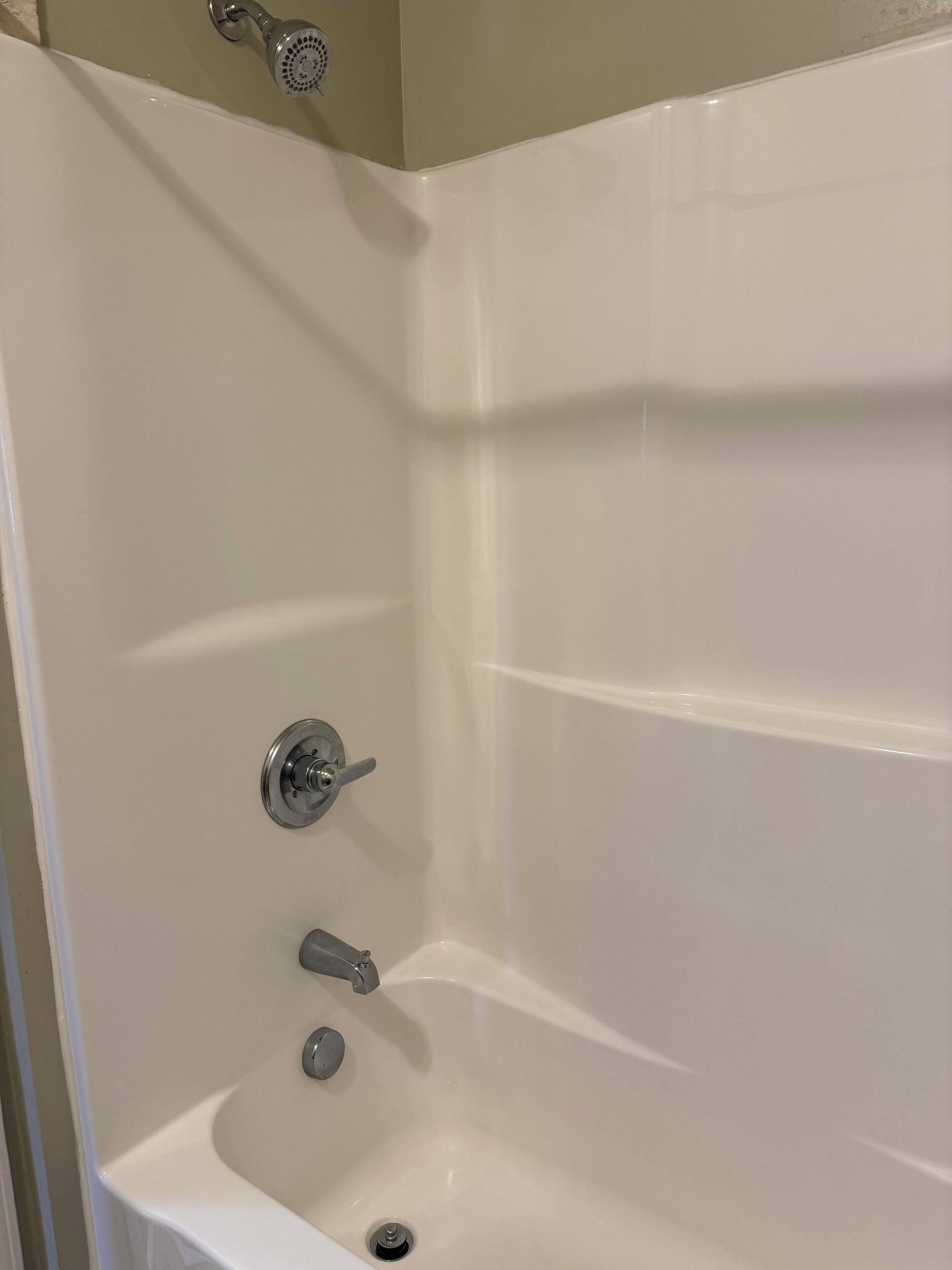 Standard Room, 1 Queen Bed | Bathroom | Towels, soap, shampoo, toilet paper