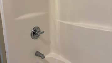 Standard Room, 1 Queen Bed | Bathroom | Towels, soap, shampoo, toilet paper