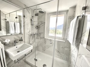 Standard Room, 1 Bedroom, Balcony, Valley View | Bathroom
