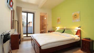 Minibar, in-room safe, desk, free WiFi