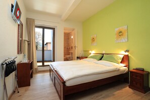 Minibar, Zimmersafe, Schreibtisch, kostenloses WLAN