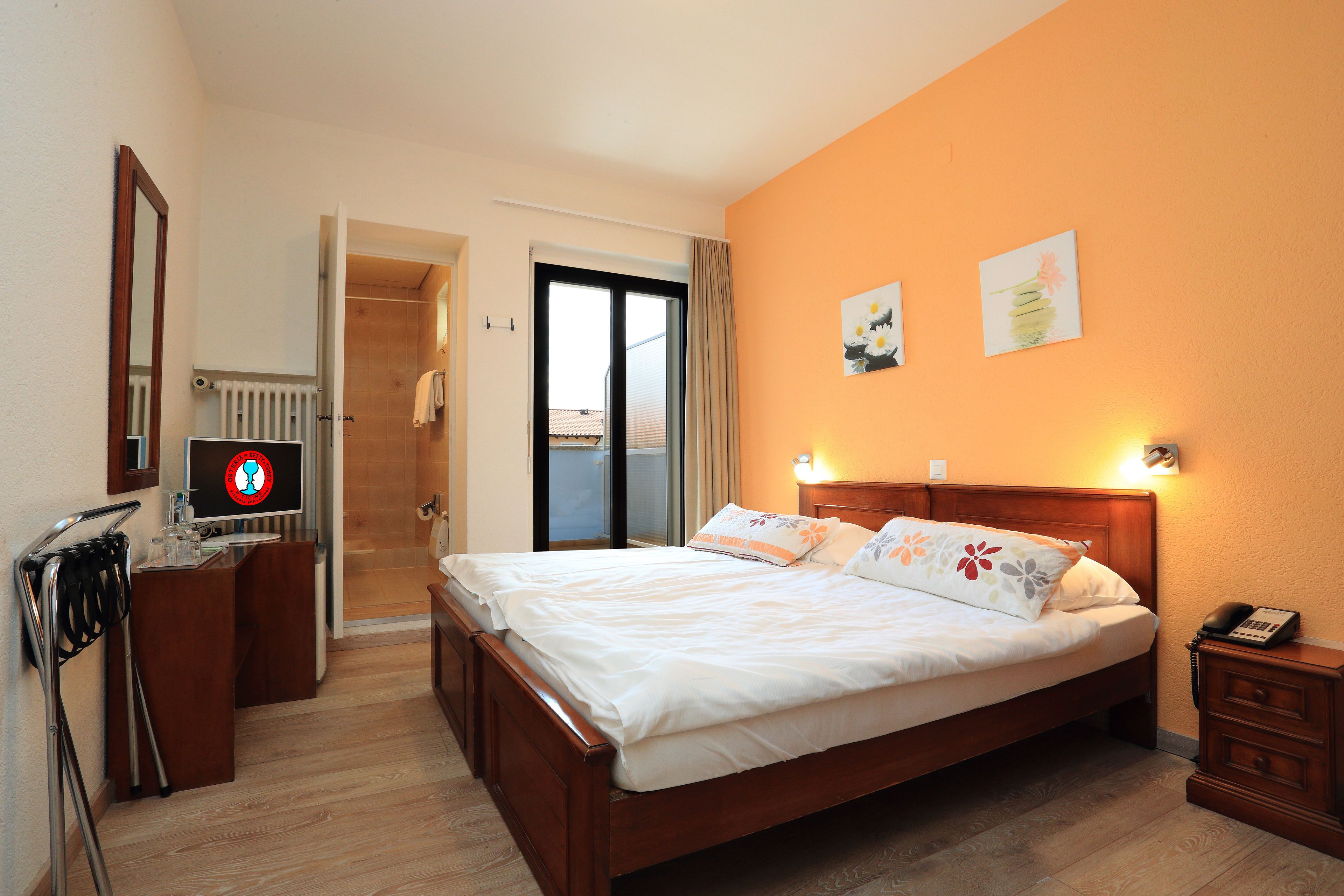 minibar, in-room safe, desk, free wifi