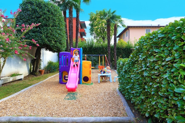 Área de juegos infantiles al aire libre