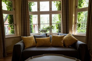 Televisión de pantalla plana, chimenea