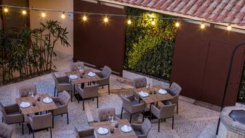 Breakfast, lunch, dinner served; Mediterranean cuisine