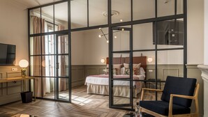 A modern hotel room with a large bed, a desk with a lamp, a chair, and a television. - Can Ribera By Zafiro (Muro)