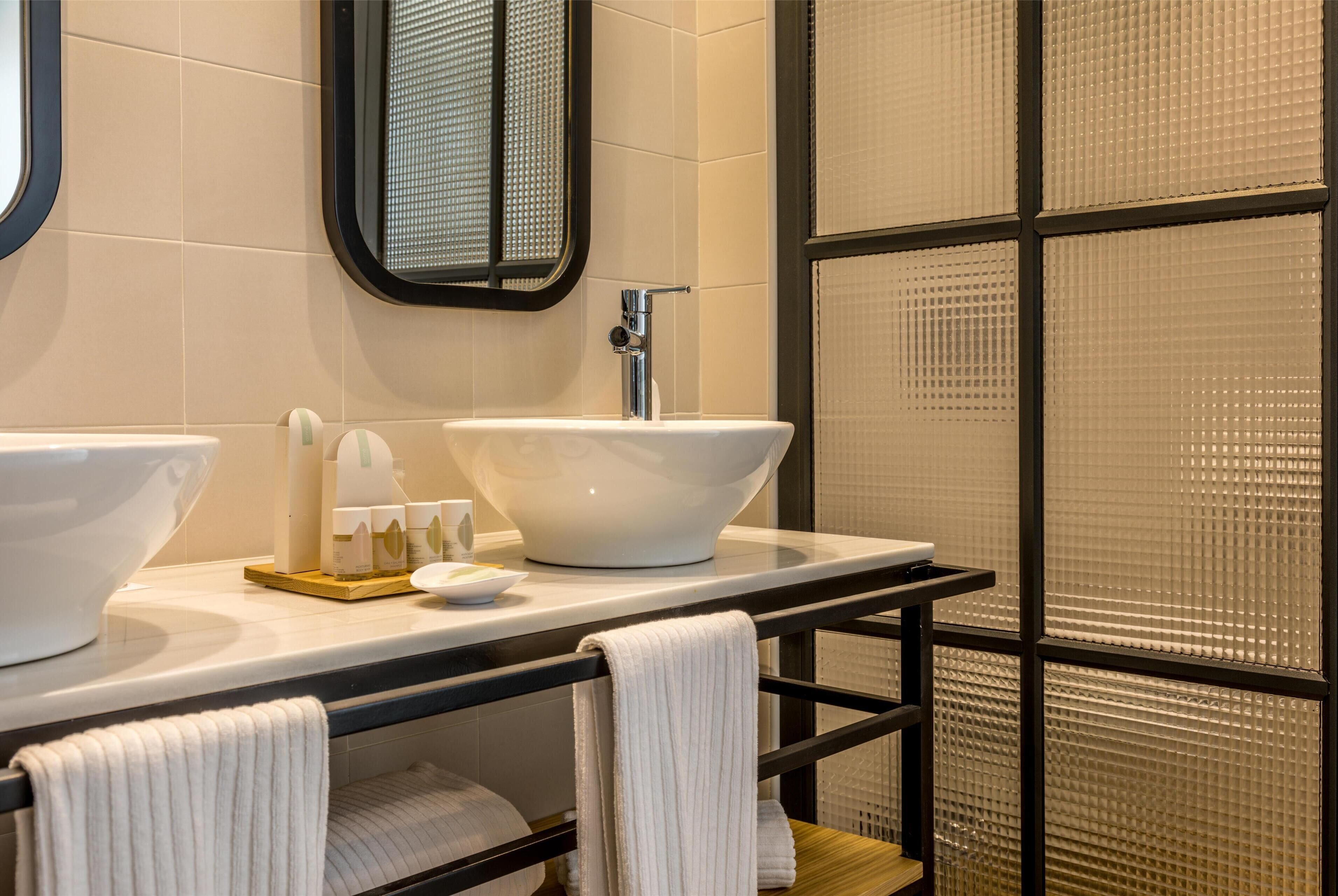 suite | bathroom | shower, rainfall showerhead, free toiletries, hair dryer