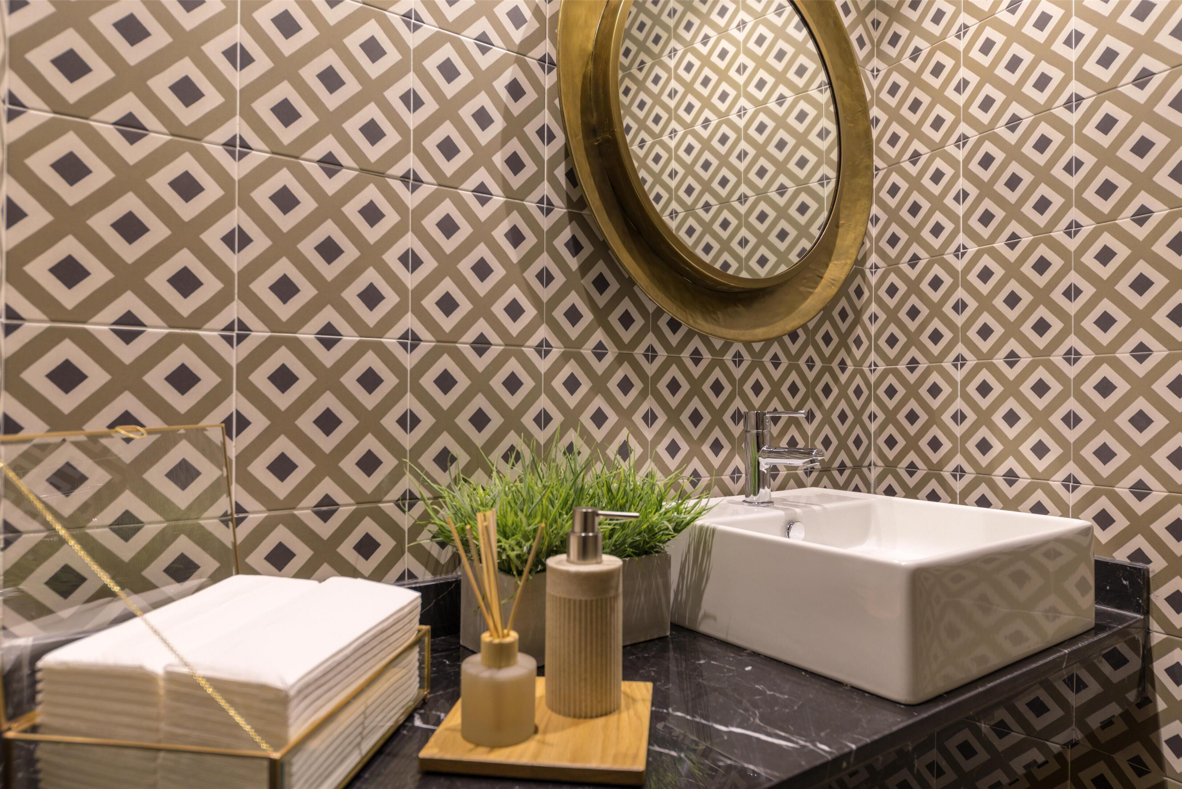 shower, rainfall showerhead, free toiletries, hair dryer