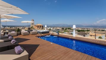 Outdoor pool, pool umbrellas, sun loungers