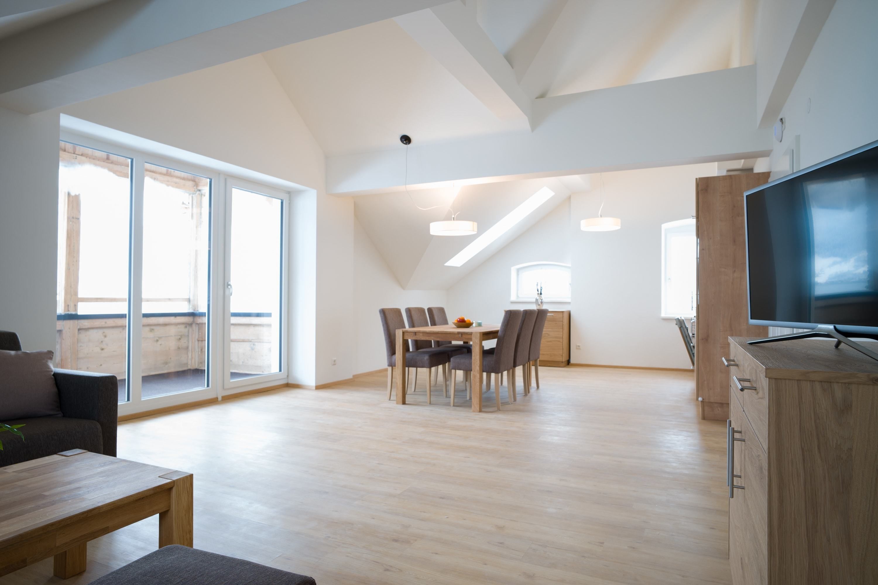 Penthouse Deluxe - 2 sovrum | Vardagsrum | Platt-tv