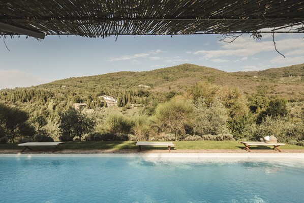 Outdoor pool, sun loungers - La Veronica Resort (Greve in Chianti)