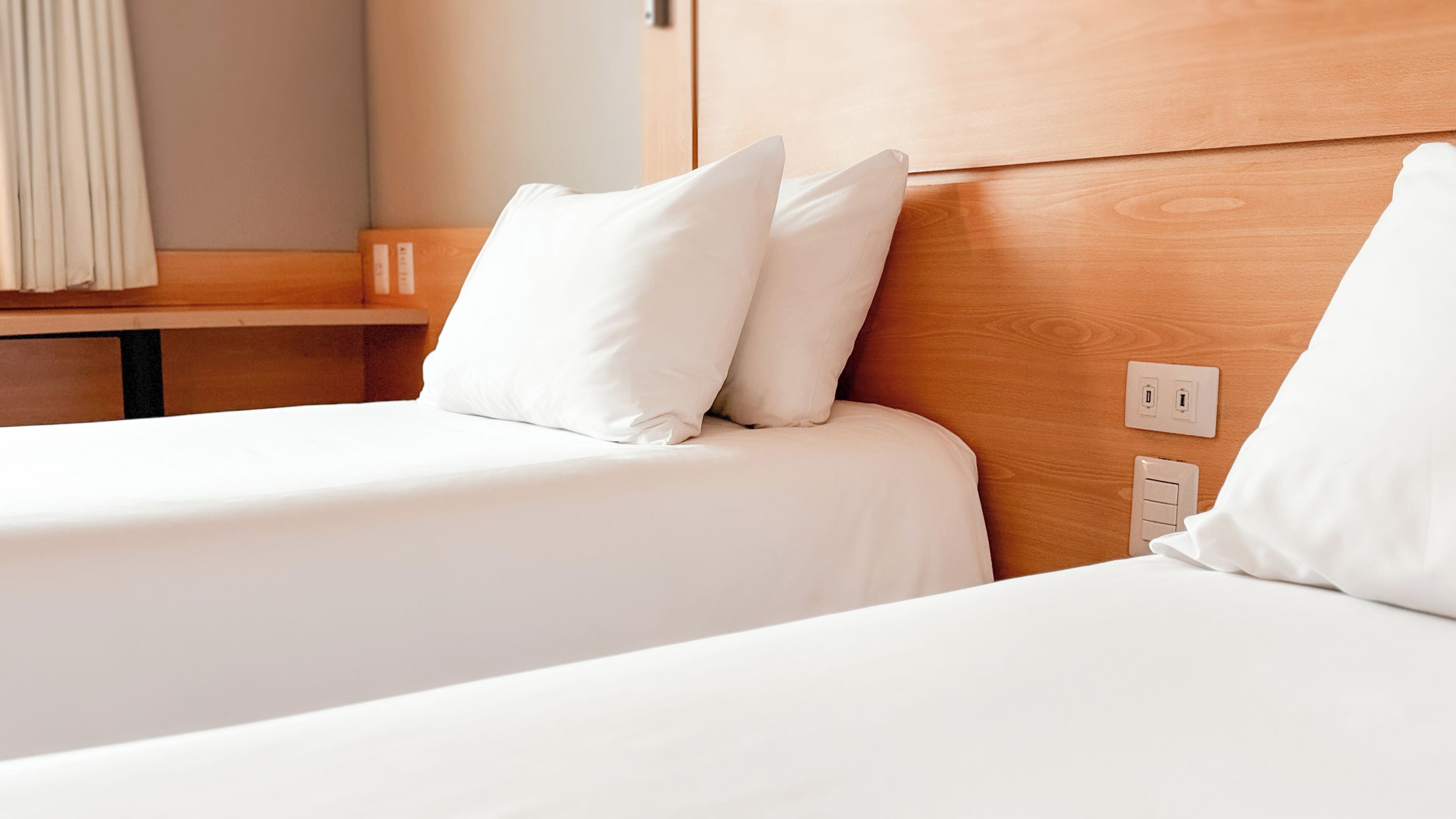 standard twin room, 2 single beds | 1 bedroom, in-room safe, laptop workspace, soundproofing