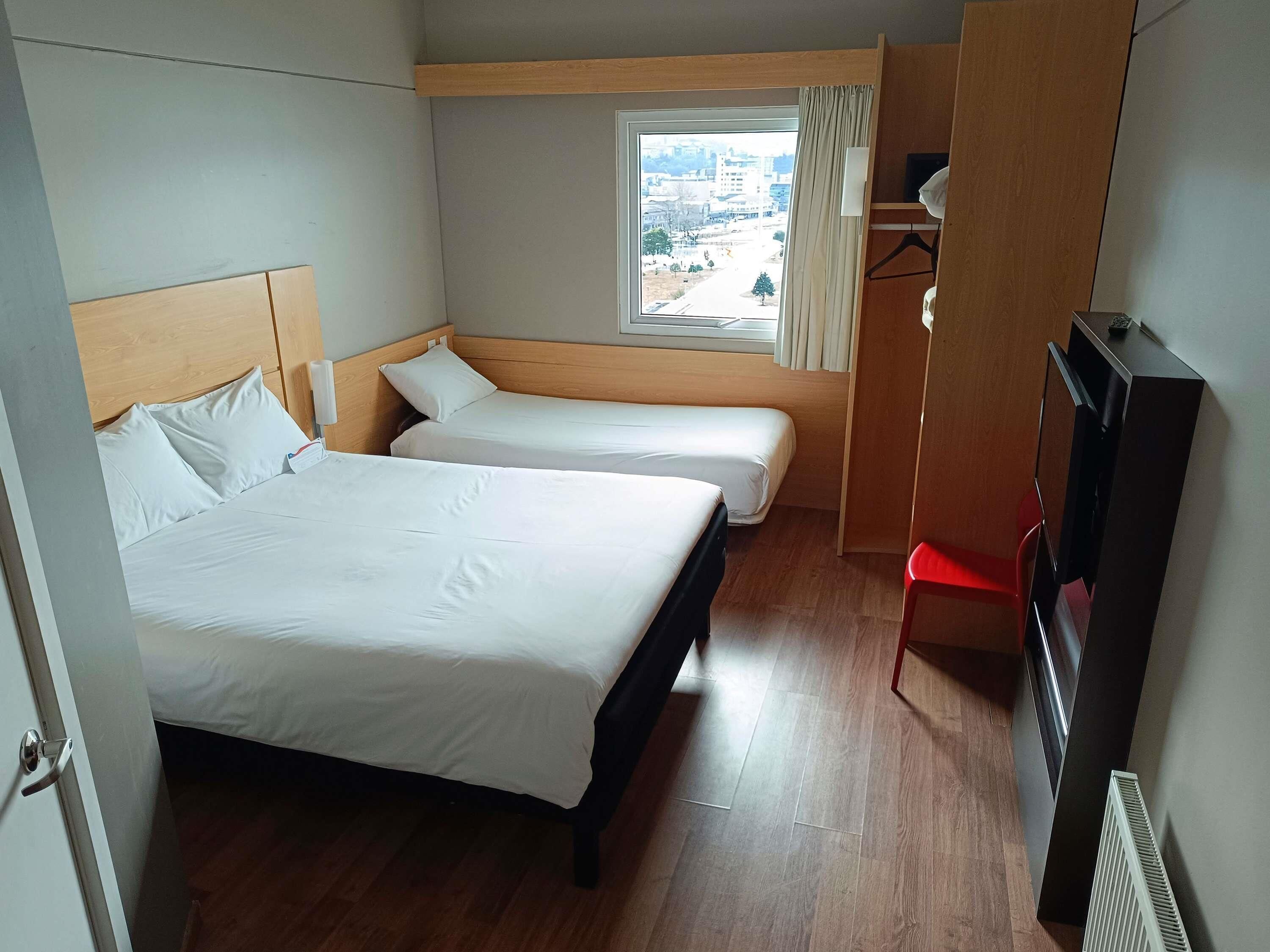 Standard Room, Multiple Beds | In-room safe, laptop workspace, soundproofing, free WiFi