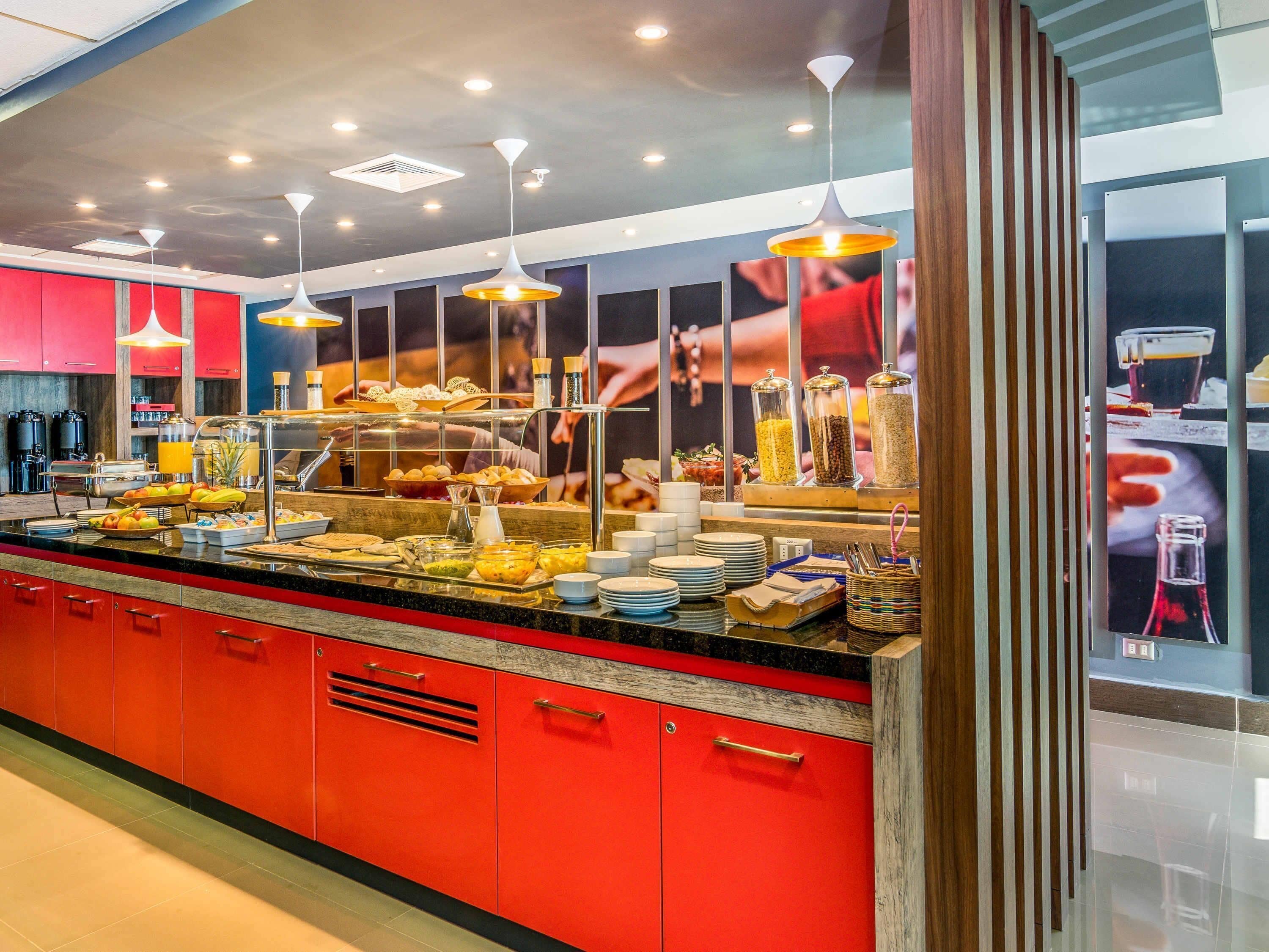 daily buffet breakfast for a fee