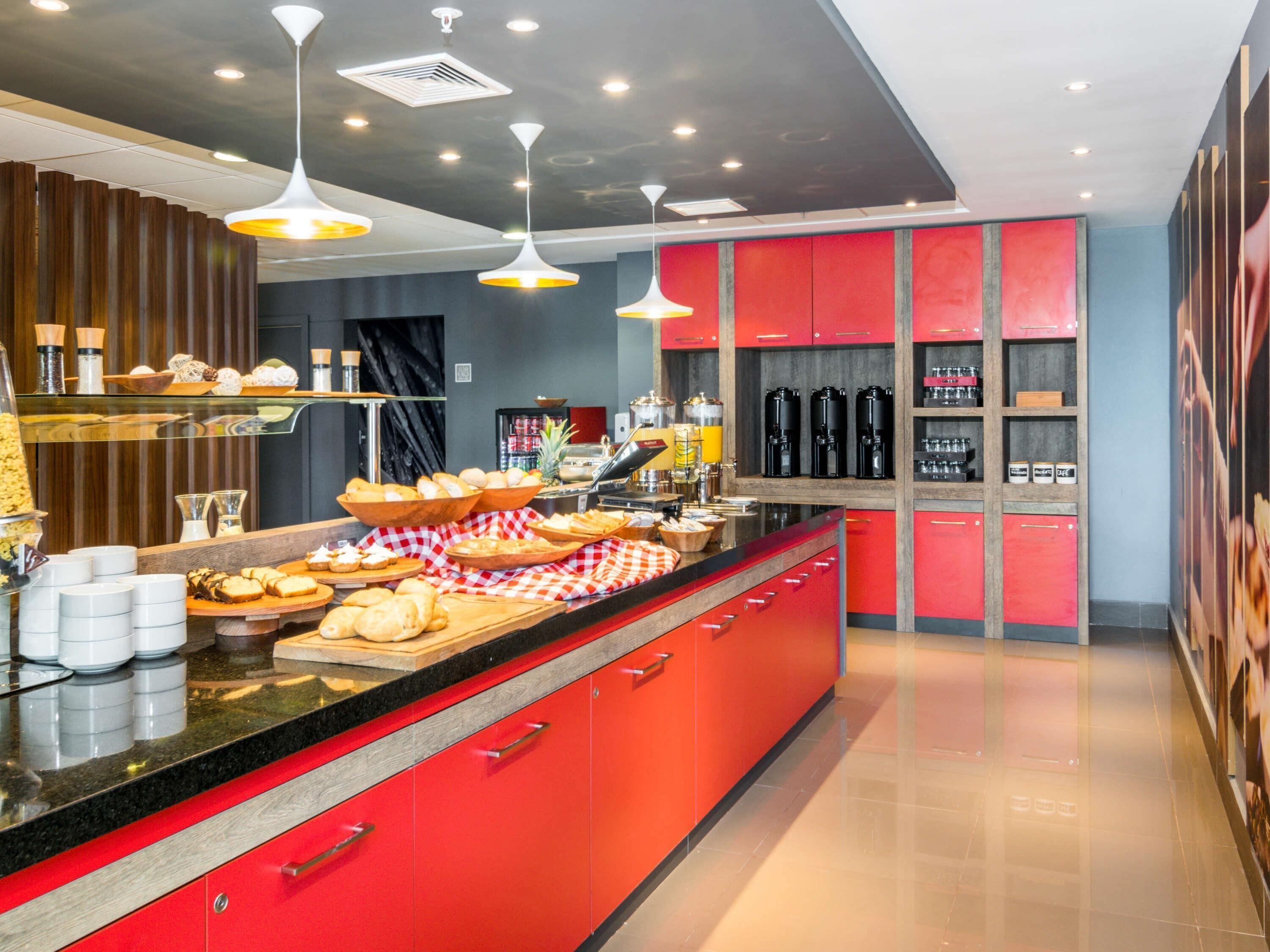 daily buffet breakfast for a fee