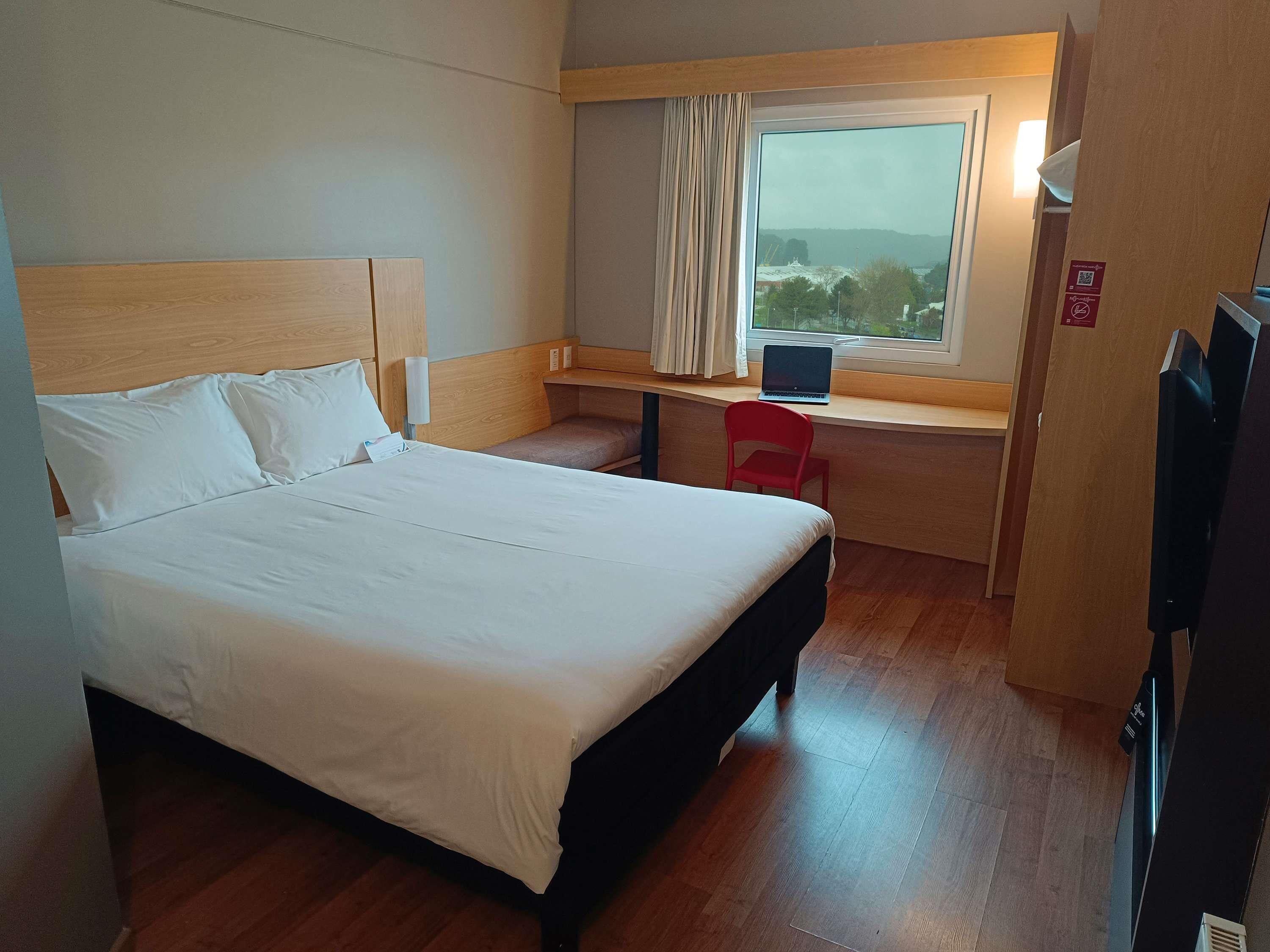 Standard Room, 1 Double Bed | In-room safe, laptop workspace, soundproofing, free WiFi