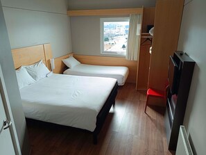Standard Room, Multiple Beds | In-room safe, laptop workspace, soundproofing, free WiFi - ibis Puerto Montt (Puerto Montt)