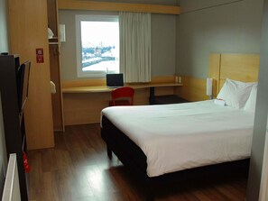Standard Room, 1 Double Bed | In-room safe, laptop workspace, soundproofing, free WiFi - ibis Puerto Montt (Puerto Montt)