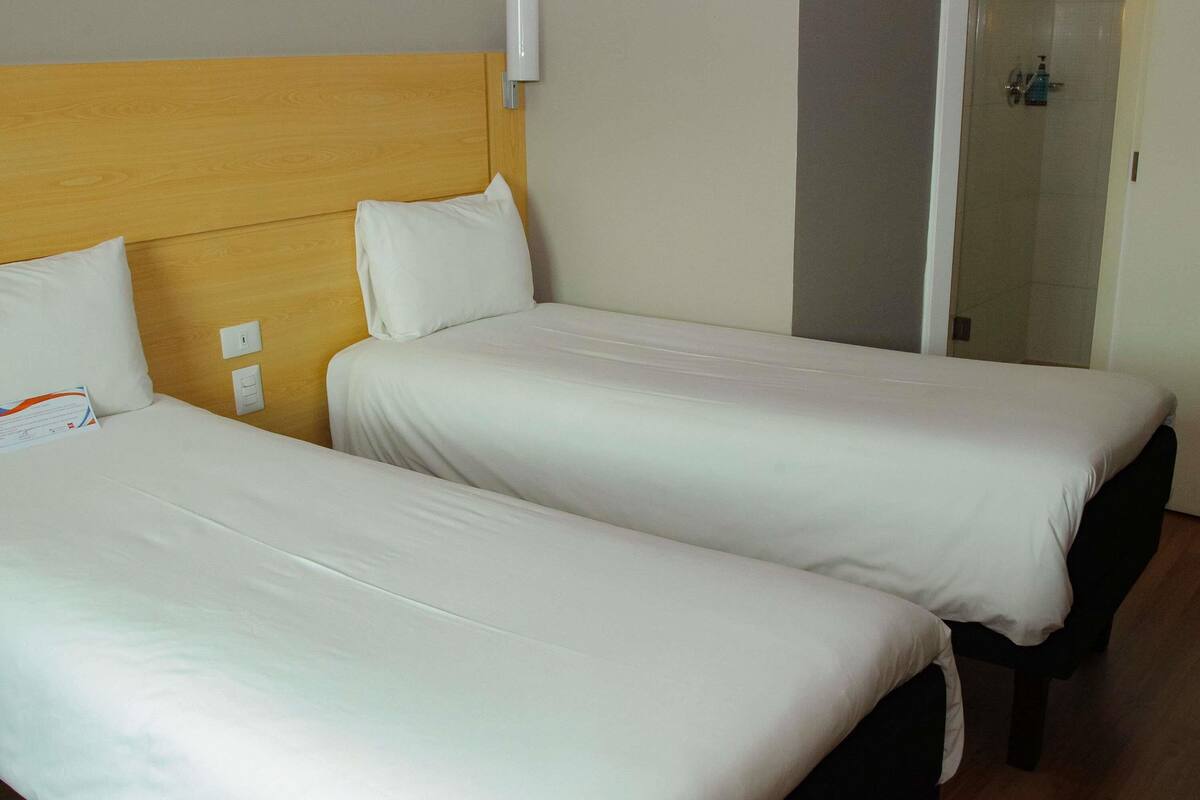 Standard Twin Room, 2 Single Beds | In-room safe, laptop workspace, soundproofing, free WiFi