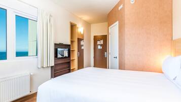 1 bedroom, in-room safe, laptop workspace, soundproofing