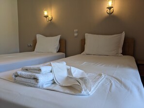 Studio Klasik | Setrika/meja setrika dan tempat tidur bayi gratis