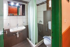 Studio with Pool View | Badezimmer