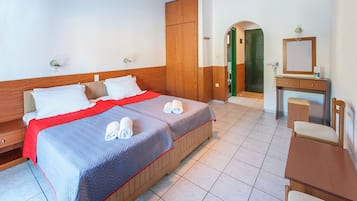 Studio with Pool View | Berços grátis, Wi-Fi de cortesia, roupa de cama
