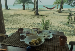 Outdoor dining - Bubaque Island Hotel (Bubaque)