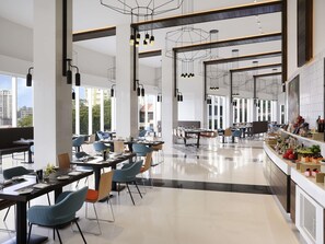 Café da manhã, almoço e jantar