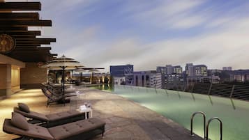 2 bars, bar en bord de piscine