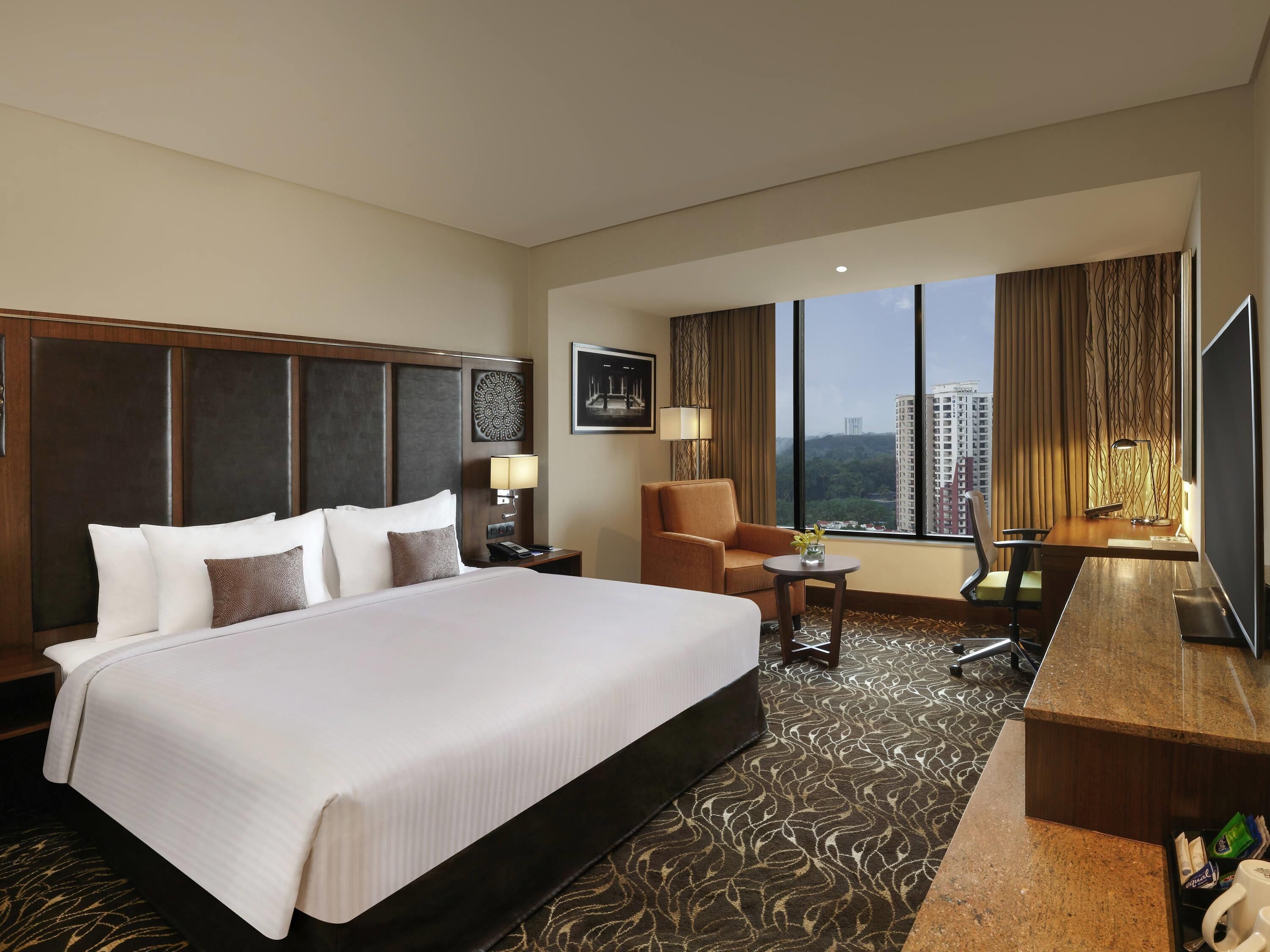 Superior Room, 1 King Bed | 1 bedroom, premium bedding, minibar, in-room safe
