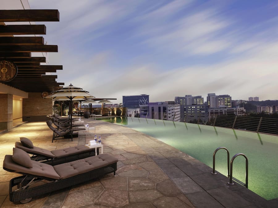 2 bars/lounges, poolside bar