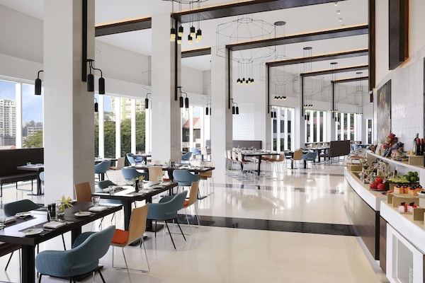 Der serveres morgenmad, frokost, aftensmad og internationale retter